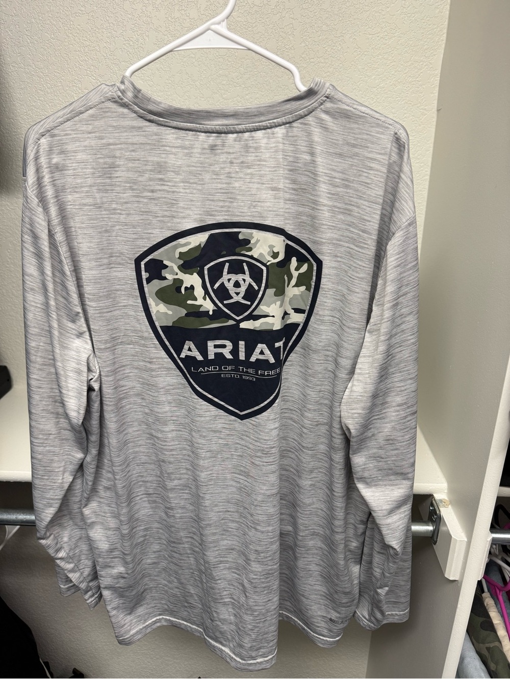 Ariat Light Heather Gray Long-Sleeve Performance Tee - Picture 2 of 2